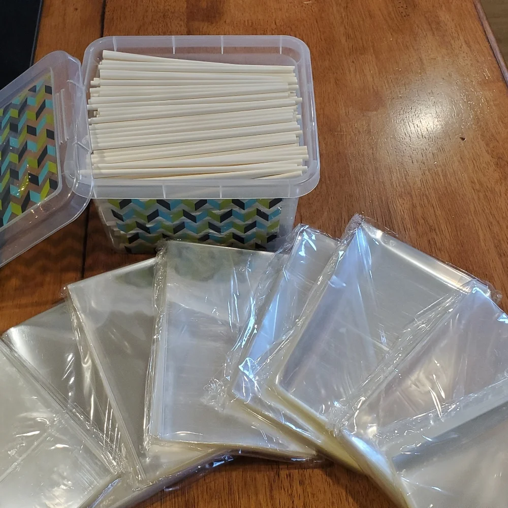 OVER 1,000 CELLO BAGS / TREAT BAGS AND CAKE POP STICKS BAKING